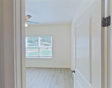1009 Dubois Street - Photo Thumbnail 4