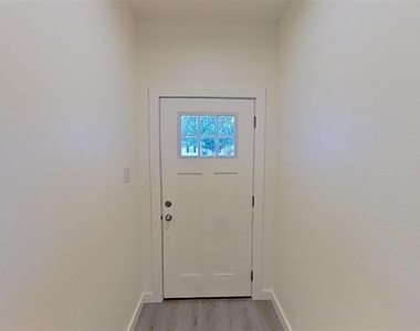 1009 Dubois Street - Photo Thumbnail 2