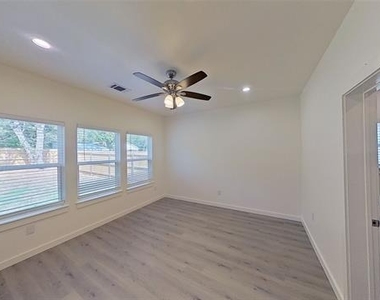 1009 Dubois Street - Photo Thumbnail 21