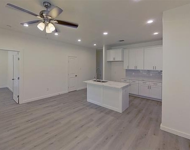 1009 Dubois Street - Photo Thumbnail 19