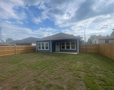 1009 Dubois Street - Photo Thumbnail 27