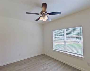 1009 Dubois Street - Photo Thumbnail 5
