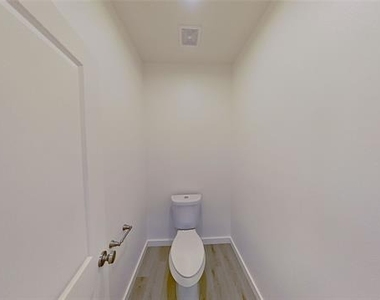 1009 Dubois Street - Photo Thumbnail 23