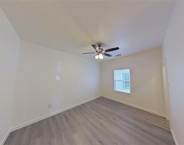 1009 Dubois Street - Photo Thumbnail 9