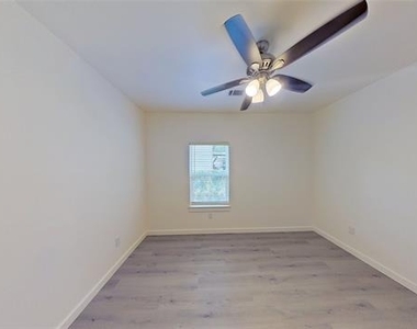 1009 Dubois Street - Photo Thumbnail 12