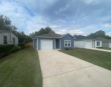 1009 Dubois Street - Photo Thumbnail 1