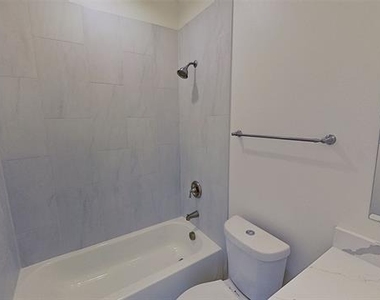 1009 Dubois Street - Photo Thumbnail 8