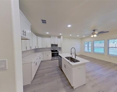 1009 Dubois Street - Photo Thumbnail 16