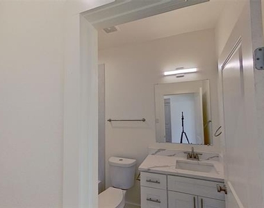 1009 Dubois Street - Photo Thumbnail 7