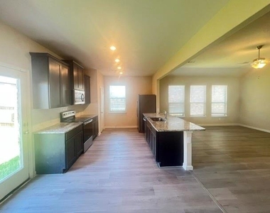 316 Sweet Pea Lane - Photo Thumbnail 2