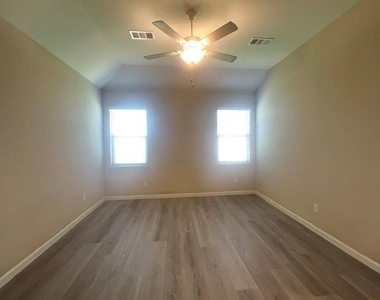 316 Sweet Pea Lane - Photo Thumbnail 8