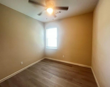 316 Sweet Pea Lane - Photo Thumbnail 6