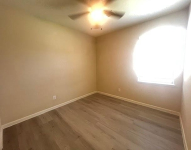 316 Sweet Pea Lane - Photo Thumbnail 3