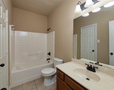 1405 Piedmont Drive - Photo Thumbnail 12