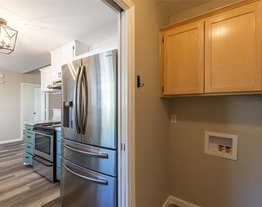 6025 Duchess Avenue - Photo Thumbnail 11