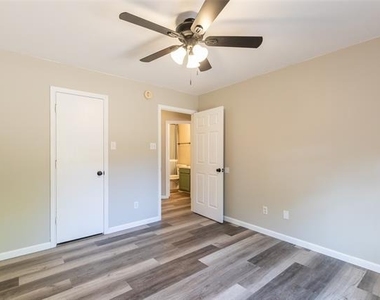 6025 Duchess Avenue - Photo Thumbnail 23