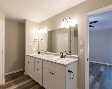 6025 Duchess Avenue - Photo Thumbnail 15