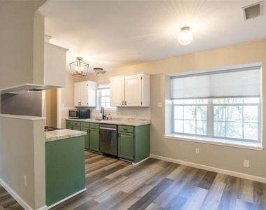 6025 Duchess Avenue - Photo Thumbnail 7