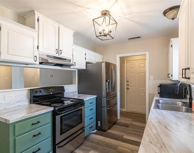 6025 Duchess Avenue - Photo Thumbnail 8