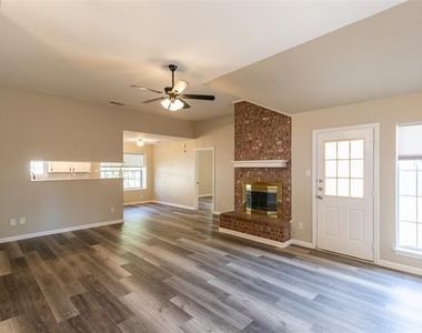 6025 Duchess Avenue - Photo Thumbnail 3