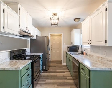 6025 Duchess Avenue - Photo Thumbnail 9