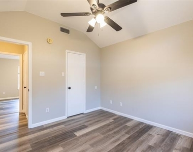 6025 Duchess Avenue - Photo Thumbnail 18
