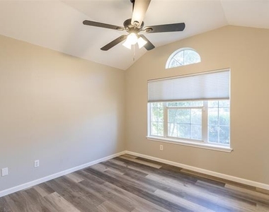6025 Duchess Avenue - Photo Thumbnail 12