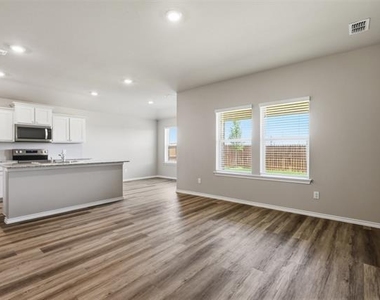 564 Marsh Street - Photo Thumbnail 2