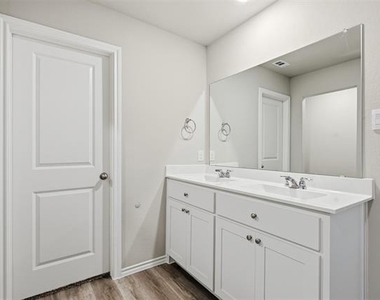 564 Marsh Street - Photo Thumbnail 12