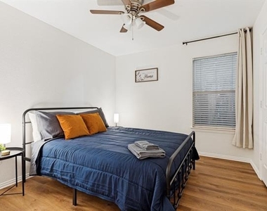 3172 Hollow Valley Drive - Photo Thumbnail 7