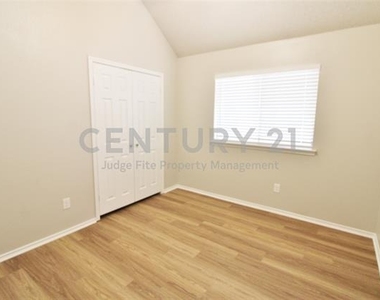 729 Rawlins Drive - Photo Thumbnail 13