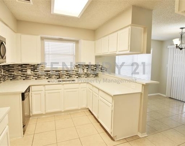 729 Rawlins Drive - Photo Thumbnail 5