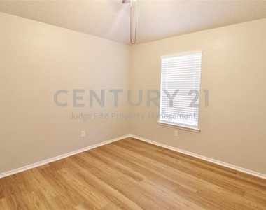 729 Rawlins Drive - Photo Thumbnail 12