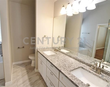 729 Rawlins Drive - Photo Thumbnail 9