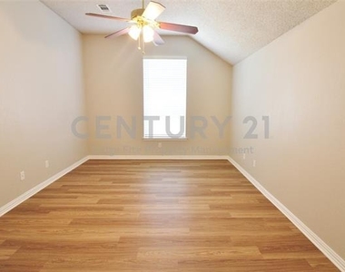 729 Rawlins Drive - Photo Thumbnail 8