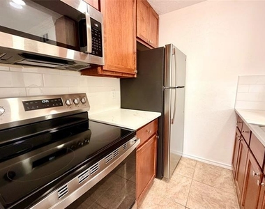 5727 Richmond Avenue - Photo Thumbnail 2