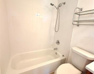 5727 Richmond Avenue - Photo Thumbnail 6