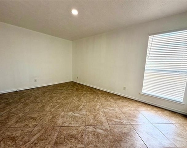 5727 Richmond Avenue - Photo Thumbnail 3