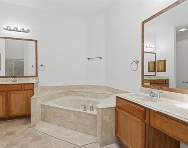 2201 Woodglen Drive - Photo Thumbnail 17