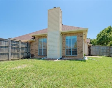 2201 Woodglen Drive - Photo Thumbnail 23