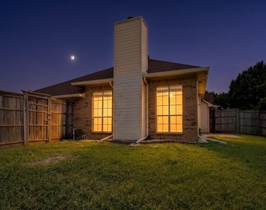 2201 Woodglen Drive - Photo Thumbnail 24
