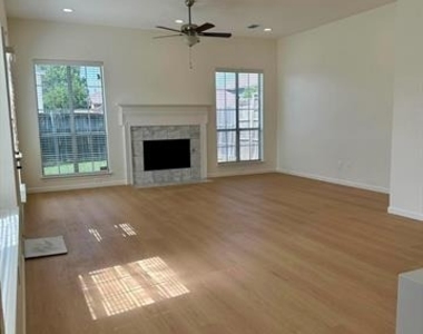 2201 Woodglen Drive - Photo Thumbnail 2