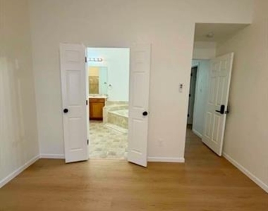 2201 Woodglen Drive - Photo Thumbnail 11