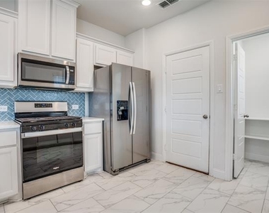 229 Town Park Avenue - Photo Thumbnail 12