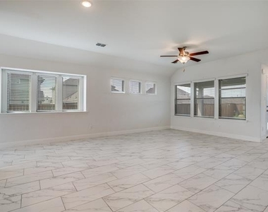 229 Town Park Avenue - Photo Thumbnail 4
