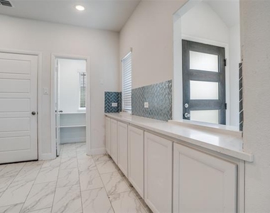 229 Town Park Avenue - Photo Thumbnail 7