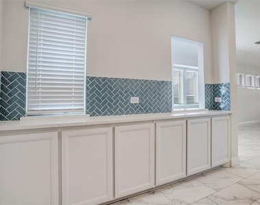 229 Town Park Avenue - Photo Thumbnail 10