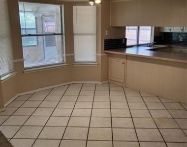 4200 Pyracantha Drive - Photo Thumbnail 3