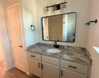 1505 W Pearl Street - Photo Thumbnail 12