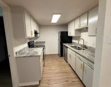 1505 W Pearl Street - Photo Thumbnail 6